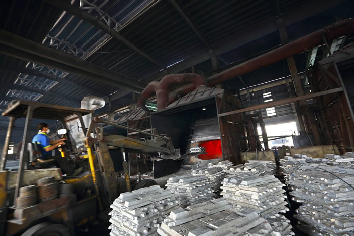 深圳中亞鋁業熔鑄車間-鋁錠熔化-鋁型材生產廠家