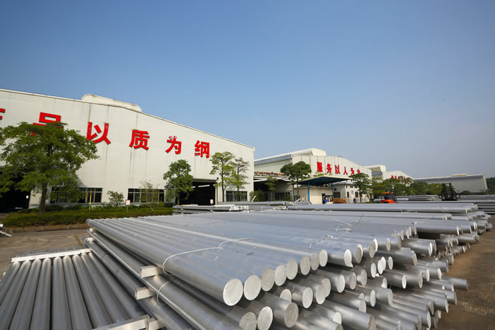 深圳中亞鋁業熔鑄車間-成品鋁棒場地